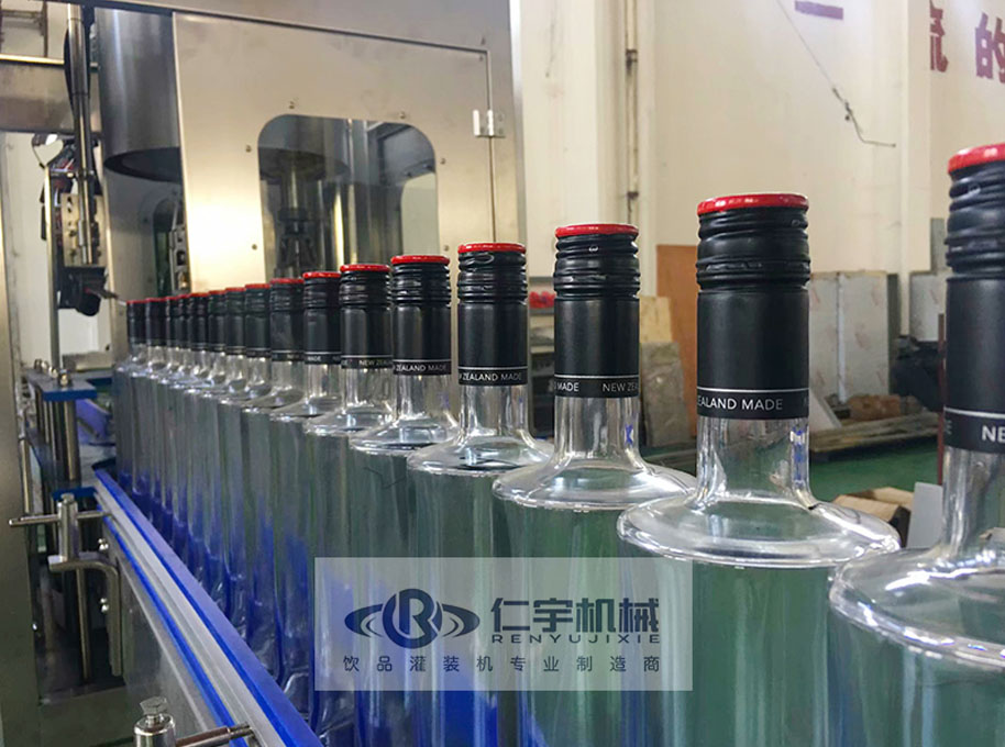Glass bottle capping machine